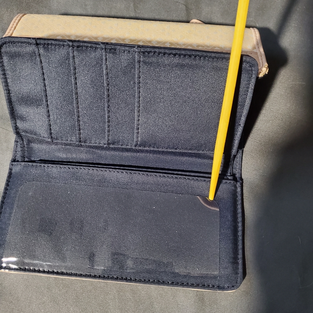 Tommy Hilfiger Blush Beige Monogram Trifold Wallet Checkbook Snap Closure - Picture 6 of 7
